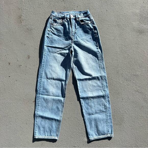 American Eagle Baggy Jean Distressed Light Wash 0 Short - Picture 2 of 8